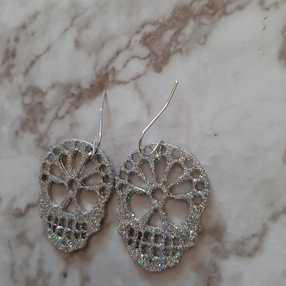 🆕️ Sparkly Sugar Skull Earrings - Picture 5 of 7